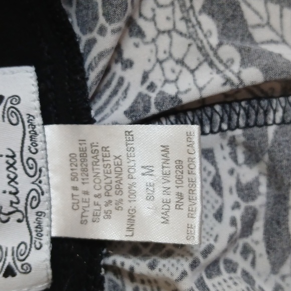 Trixxi Black & White Tie Back Top - Picture 10 of 10